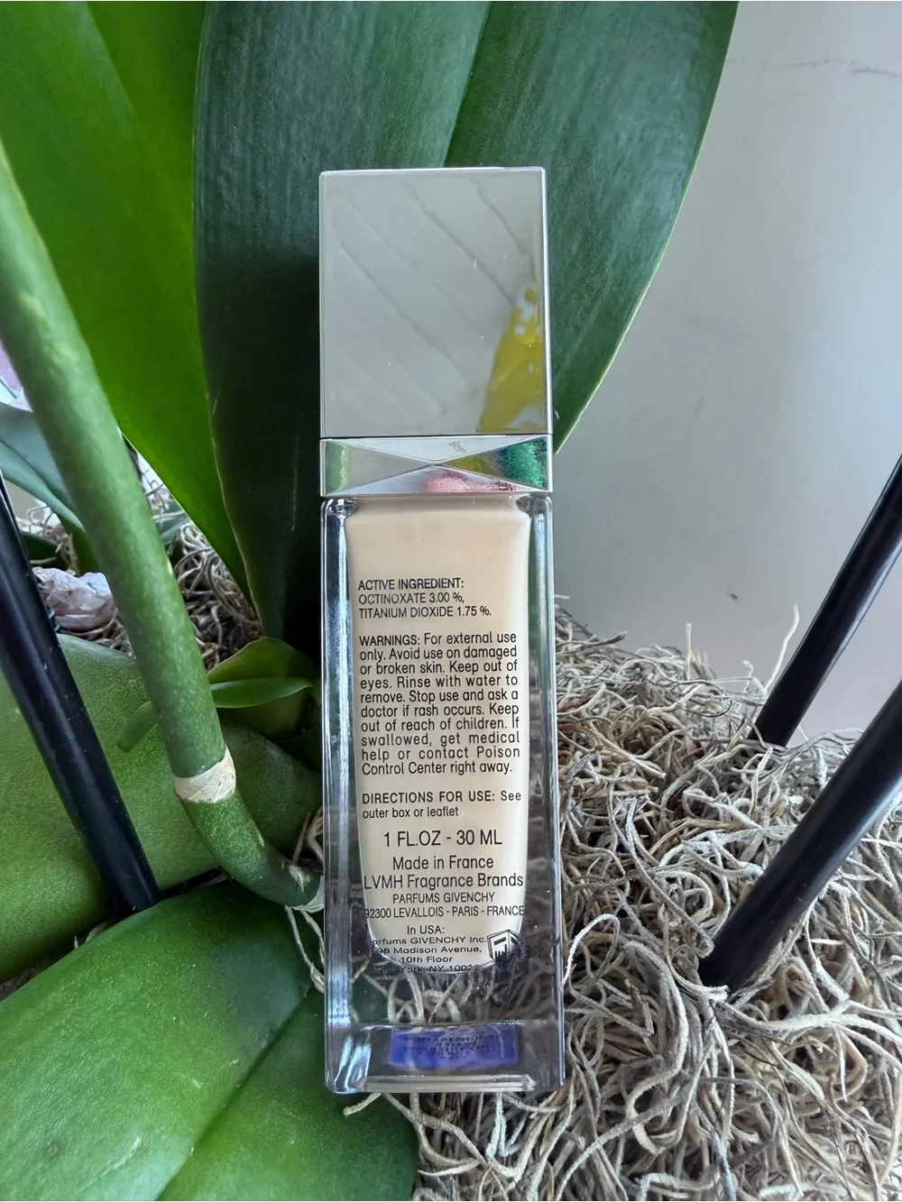 Givenchy Teint Couture Everwear Foundation - Light Beige Bottle